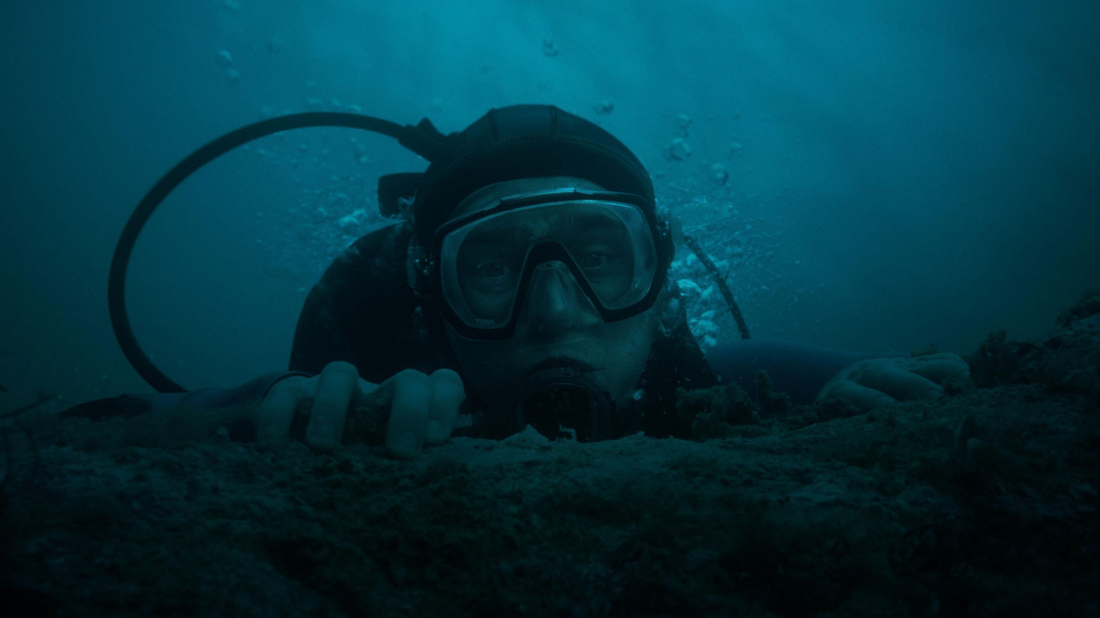 Whalefall oduševio prve kritičare: Austin Abrams briljira u trileru u kojem ga proguta kit